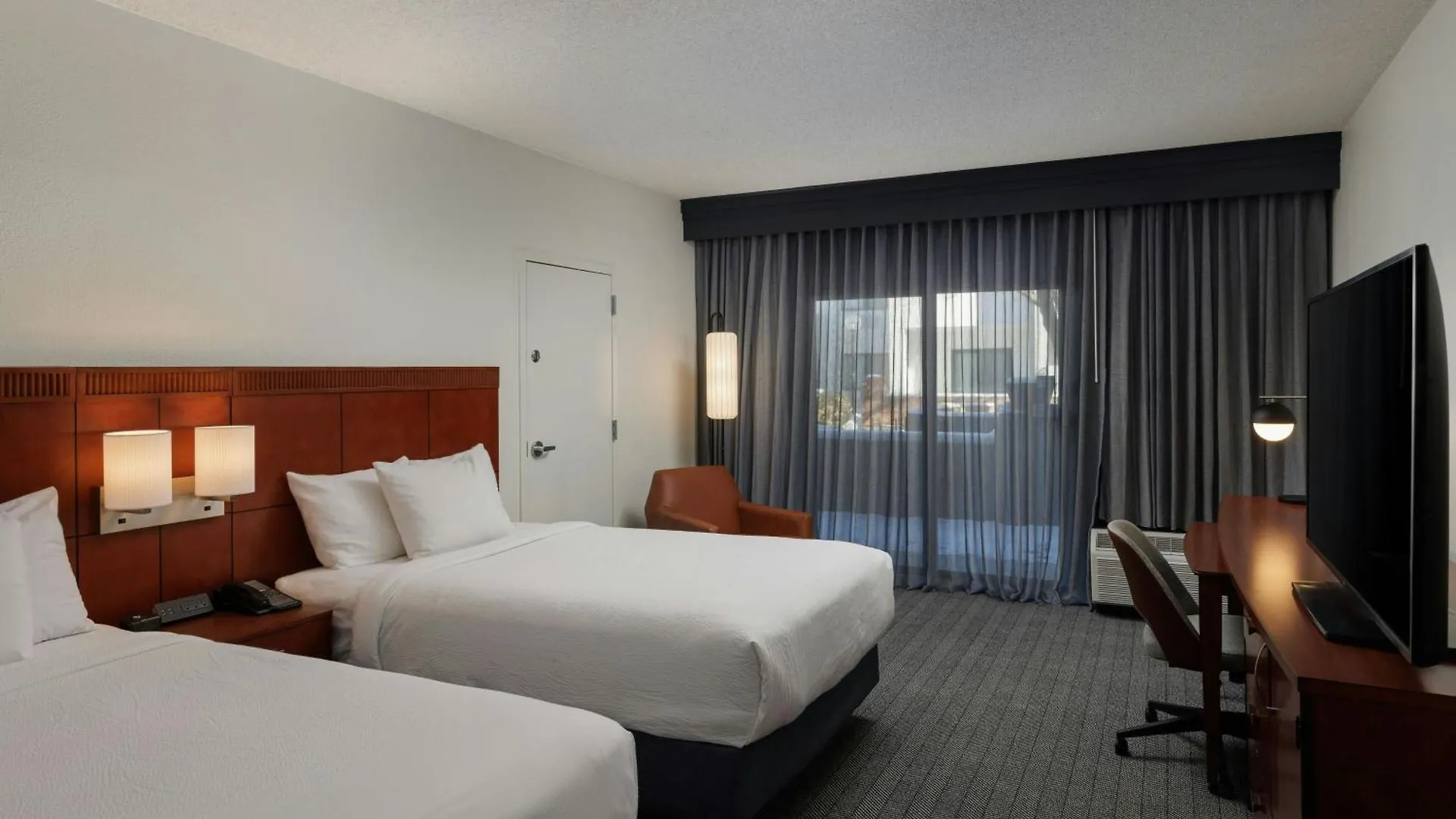 Courtyard By Marriott Denver Central Park