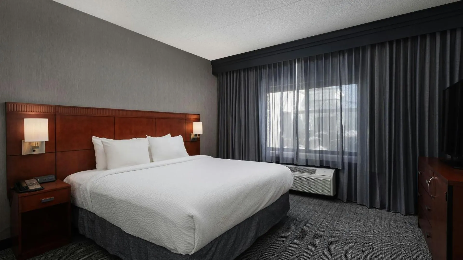 Courtyard By Marriott Denver Central Park