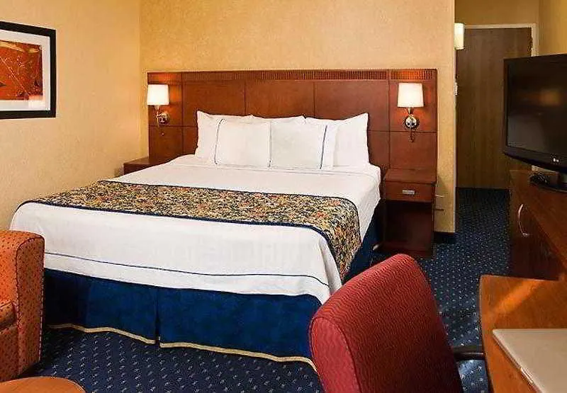 Courtyard By Marriott Denver Central Park